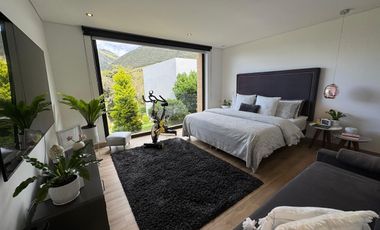 Venta de Moderna Casa en La Calera