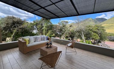 Venta de Moderna Casa en La Calera