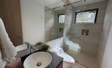 Venta de Moderna Casa en La Calera