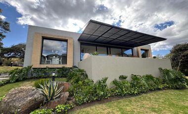 Venta de Moderna Casa en La Calera