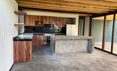 Moderna Casa  en condominio