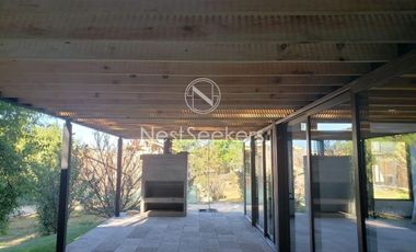 Moderna Casa  en condominio