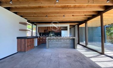 Moderna Casa  en condominio