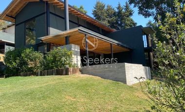 Moderna Casa  en condominio