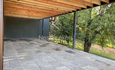 Moderna Casa  en condominio