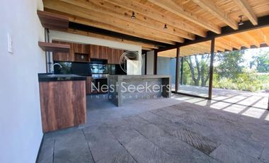 Moderna Casa  en condominio