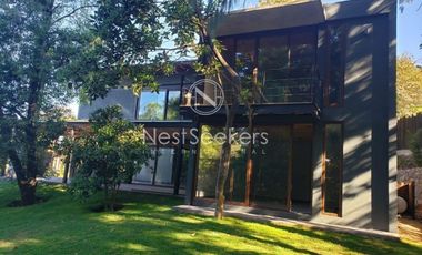 Moderna Casa  en condominio