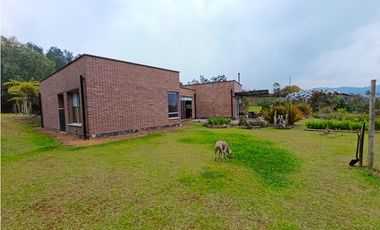Se Vende Casa Campestre en Envigado Altos Del Escobero