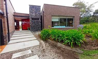 Se Vende Casa Campestre en Envigado Altos Del Escobero