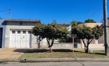 Casa en Moldes al 200, Llavallol
