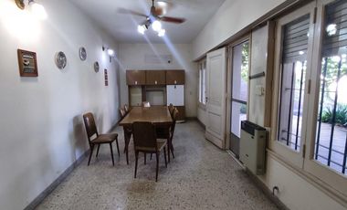 Casa en Moldes al 200, Llavallol