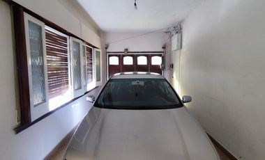 Casa en Moldes al 200, Llavallol