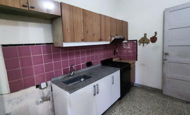 Casa en Moldes al 200, Llavallol