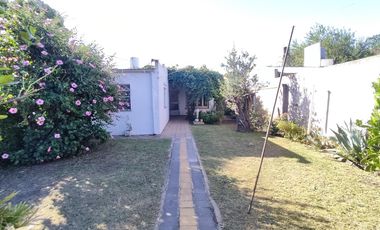 Casa en Moldes al 200, Llavallol