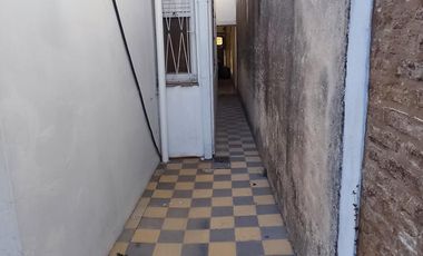 Casa en Moldes al 200, Llavallol