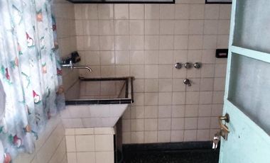 Casa en Moldes al 200, Llavallol