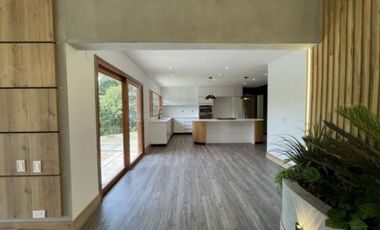 Se Vende casa campestre remodelada en Envigado Escobero