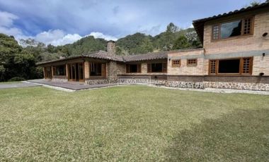Se Vende casa campestre remodelada en Envigado Escobero