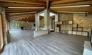 Se Vende casa campestre remodelada en Envigado Escobero