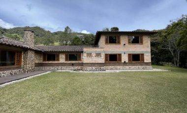 Se Vende casa campestre remodelada en Envigado Escobero