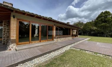 Se Vende casa campestre remodelada en Envigado Escobero