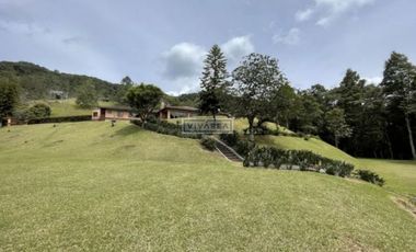 Se Vende casa campestre remodelada en Envigado Escobero