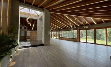 Se Vende casa campestre remodelada en Envigado Escobero