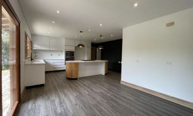 Se Vende casa campestre remodelada en Envigado Escobero