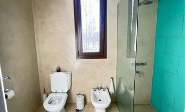 Casa en venta - 3 Dormitorios 3 Baños - 258Mts2 -Terreno 10,600- Monte