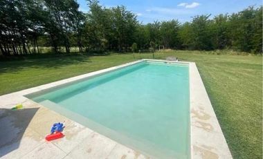 Casa en venta - 3 Dormitorios 3 Baños - 258Mts2 -Terreno 10,600- Monte