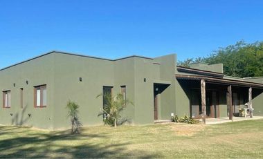 Casa en venta - 3 Dormitorios 3 Baños - 258Mts2 -Terreno 10,600- Monte