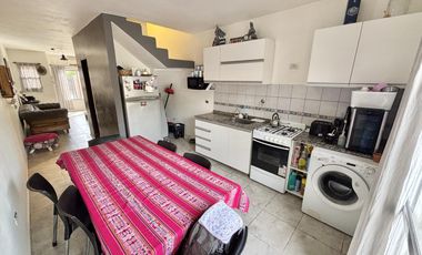 Duplex en venta actualizado en Escobar con PATIO,  PARRILLA Y COCHERA