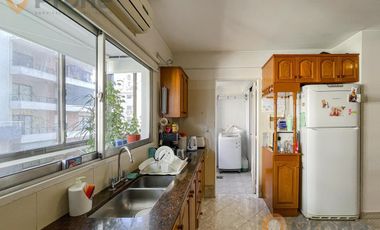Departamento  de  3 dormitorios. Piso Exclusivo- Centro
