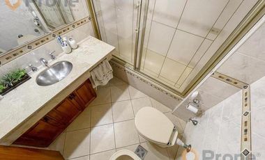 Departamento  de  3 dormitorios. Piso Exclusivo- Centro
