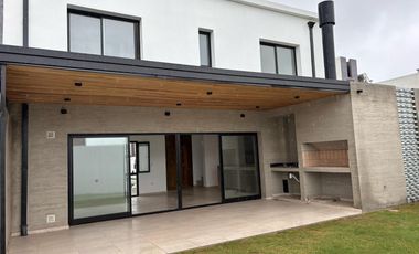 Colinas de Manantiales * Casa 2 dorm * Terreno 250m2 * A estrenar
