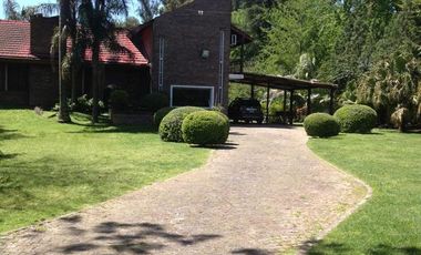 Venta de casa 5 ambientes en El Cortijo