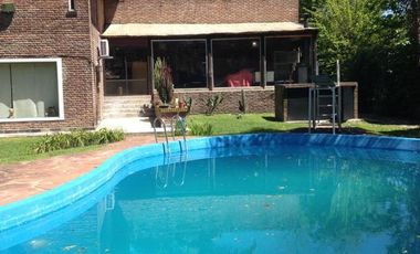 Venta de casa 5 ambientes en El Cortijo