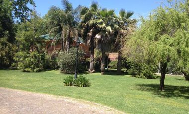 Venta de casa 5 ambientes en El Cortijo