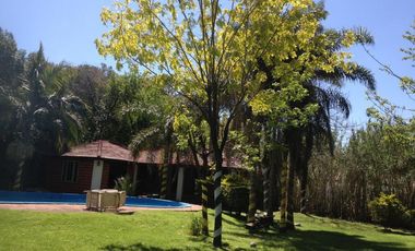 Venta de casa 5 ambientes en El Cortijo
