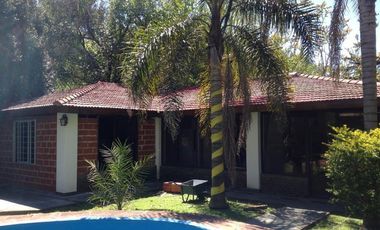 Venta de casa 5 ambientes en El Cortijo