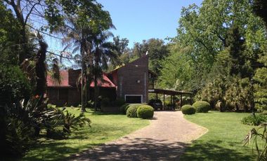 Venta de casa 5 ambientes en El Cortijo