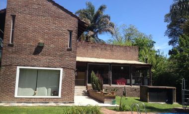 Venta de casa 5 ambientes en El Cortijo