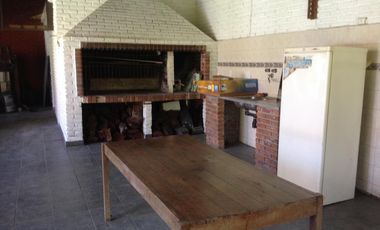 Venta de casa 5 ambientes en El Cortijo