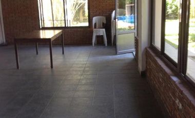 Venta de casa 5 ambientes en El Cortijo