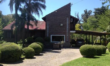 Venta de casa 5 ambientes en El Cortijo