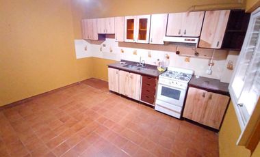 CASA EN VENTA 3 AMBIENTES EN MORON SUR