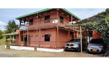 VENTA DE FINCA INDEPENDIENTE CON CABAÑA EXTERNA EN MARINILLA