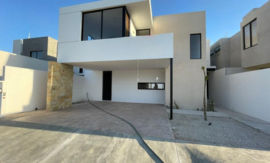 Casa 3 recámaras| Alberca| Zona conkal