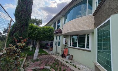 Casa en venta con tres habitaciones y jardín en Tizatlan, Tlaxcala.