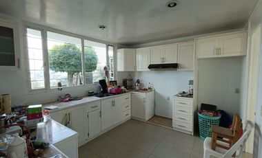 Casa en venta con tres habitaciones y jardín en Tizatlan, Tlaxcala.